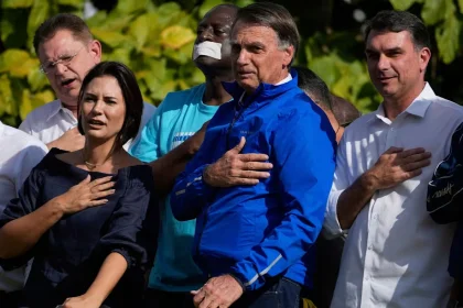 De izquierda a derecha: Michelle, Jair y Flávio