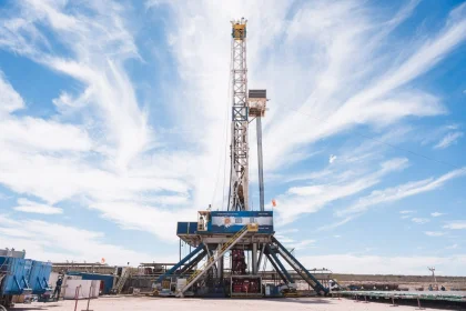 El desarrollo de Argentina LNG forma parte de una estrategia integral impulsada por YPF para monetizar los recursos de Vaca Muerta .