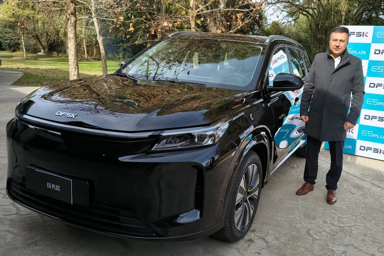 El E5 Plus es un SUV de siete plazas con tecnología híbrida-enchufable.