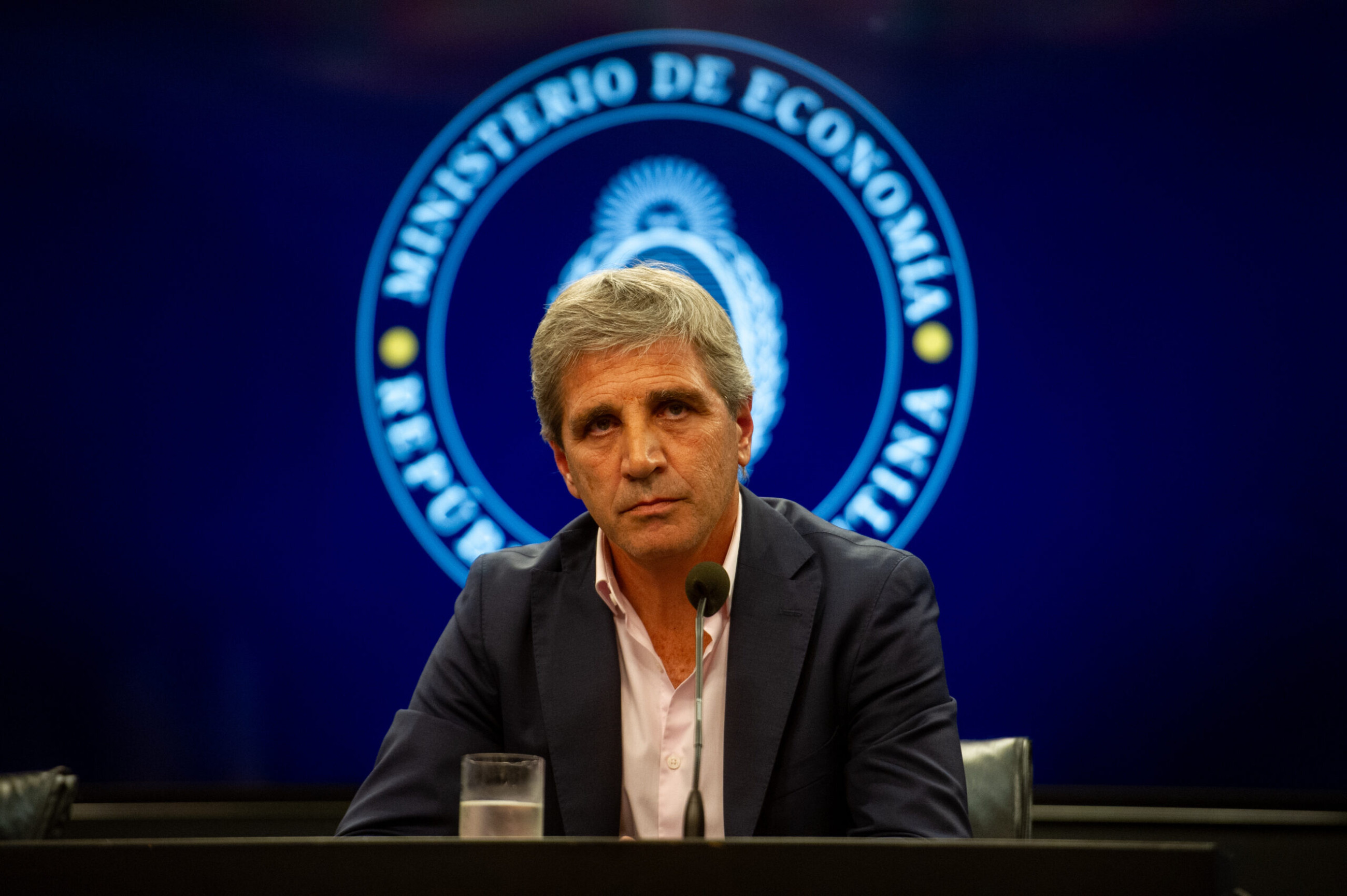 Caputo mueve la ley que puede destrabar los d�lares del colch�n 