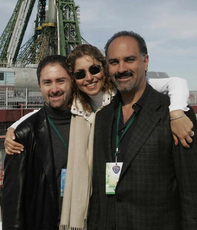 La familia Ansari: Amir, Anousheh y Hamid. - EE