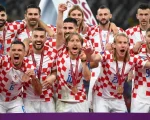 Con Luka Modrić a la cabeza, la alegría de los jugadores de Croacia tras la obtención de la medalla de bronce en Qatar 2022