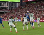 El momento del contacto imperceptible del croata Matanovic