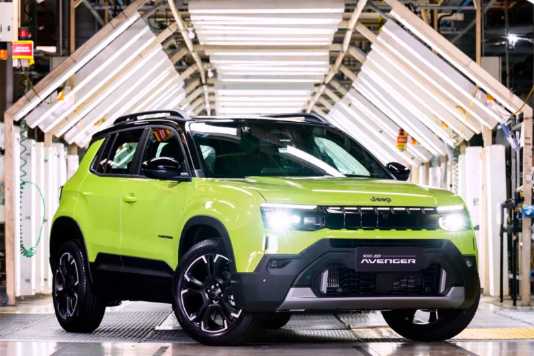 El Avenger mide apenas 4,08 m de largo, por lo que es el más chico de la familia Jeep. - s