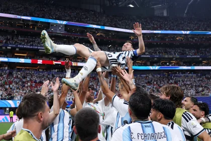La actuación de Lionel Messi volvió a monopolizar los elogios de la prensa mundial.