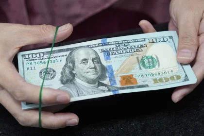 Argentina tiene inflación a la baja y algunos sectores que repuntan, como la construcción. Se consiguieron más fondos para rolear la deuda.