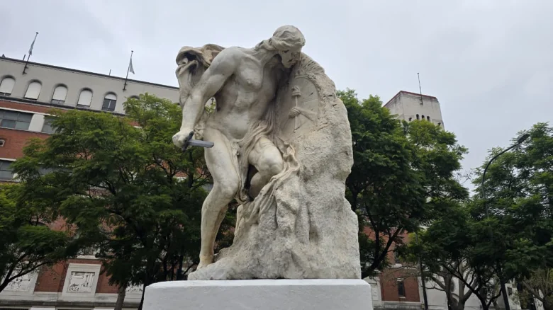 monumento - ee