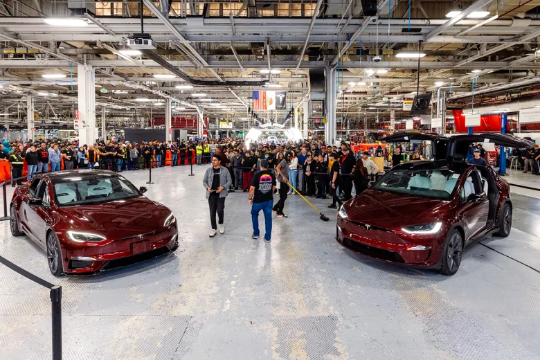 En mayo de 2026 se dio por finalizada la producción de los Tesla Model S y X en Freemont, California. - s