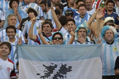 Argentina-Inglaterra: veto a las banderas de Malvinas y 1.600 policías blindan la semifinal