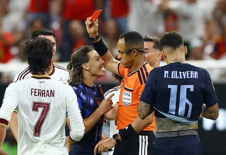 Ismail Elfath, el árbitro designado para la semifinal entre Argentina e Inglaterra - g