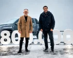 Marcellus Puig y Martín Massimino, junto a la Amarok 800.000.