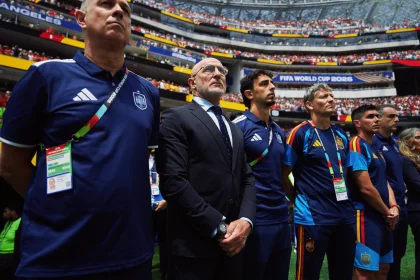 Luis de la Fuente y su cuerpo técnico buscará la segunda Copa del Mundo para España. (@SEFutbol)