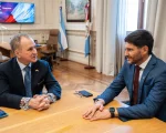 El gobernador Maximiliano Pullaro con el embajador de Estados Unidos en Argentina, Peter Lamelas