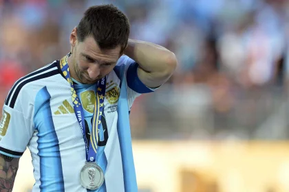Messi, cabizbajo tras la derrota de Argentina en la final del Mundial 2026. (Afp)