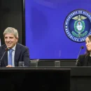 Inocencia Fiscal: Caputo presentó la nueva ley que busca los dólares del colchón