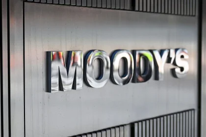 Moody's elevó la calificación de cinco empresas, aunque alertó por un riesgo que persiste